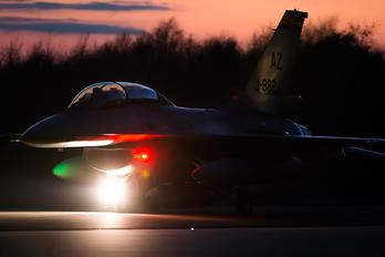 J-882 - Netherlands - Air Force General Dynamics F-16B Fighting Falcon