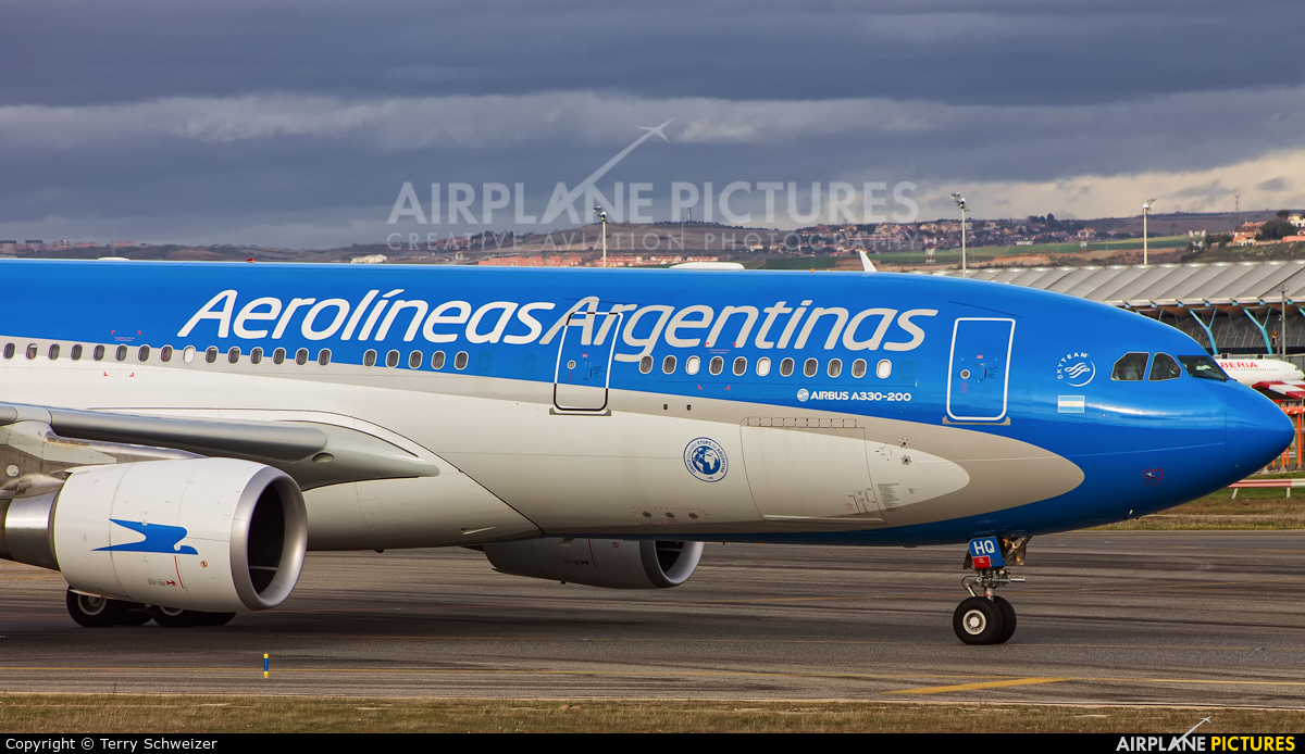 Aerolineas Argentinas LV-GHQ aircraft at Madrid - Barajas