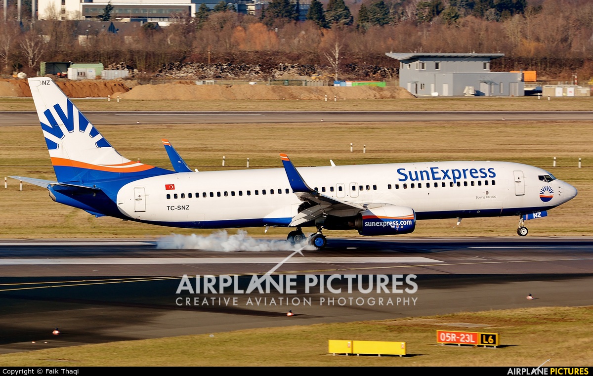 SunExpress TC-SNZ aircraft at Düsseldorf