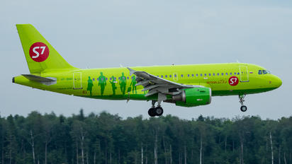 VP-BHP - S7 Airlines Airbus A319