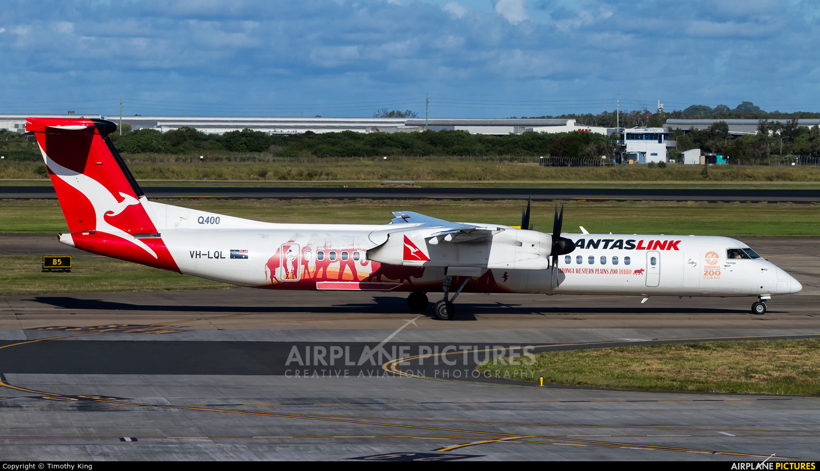 QANTAS VH-LQL aircraft at Brisbane, QLD