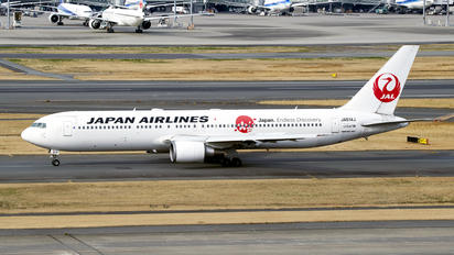 JA614J - JAL - Japan Airlines Boeing 767-300ER