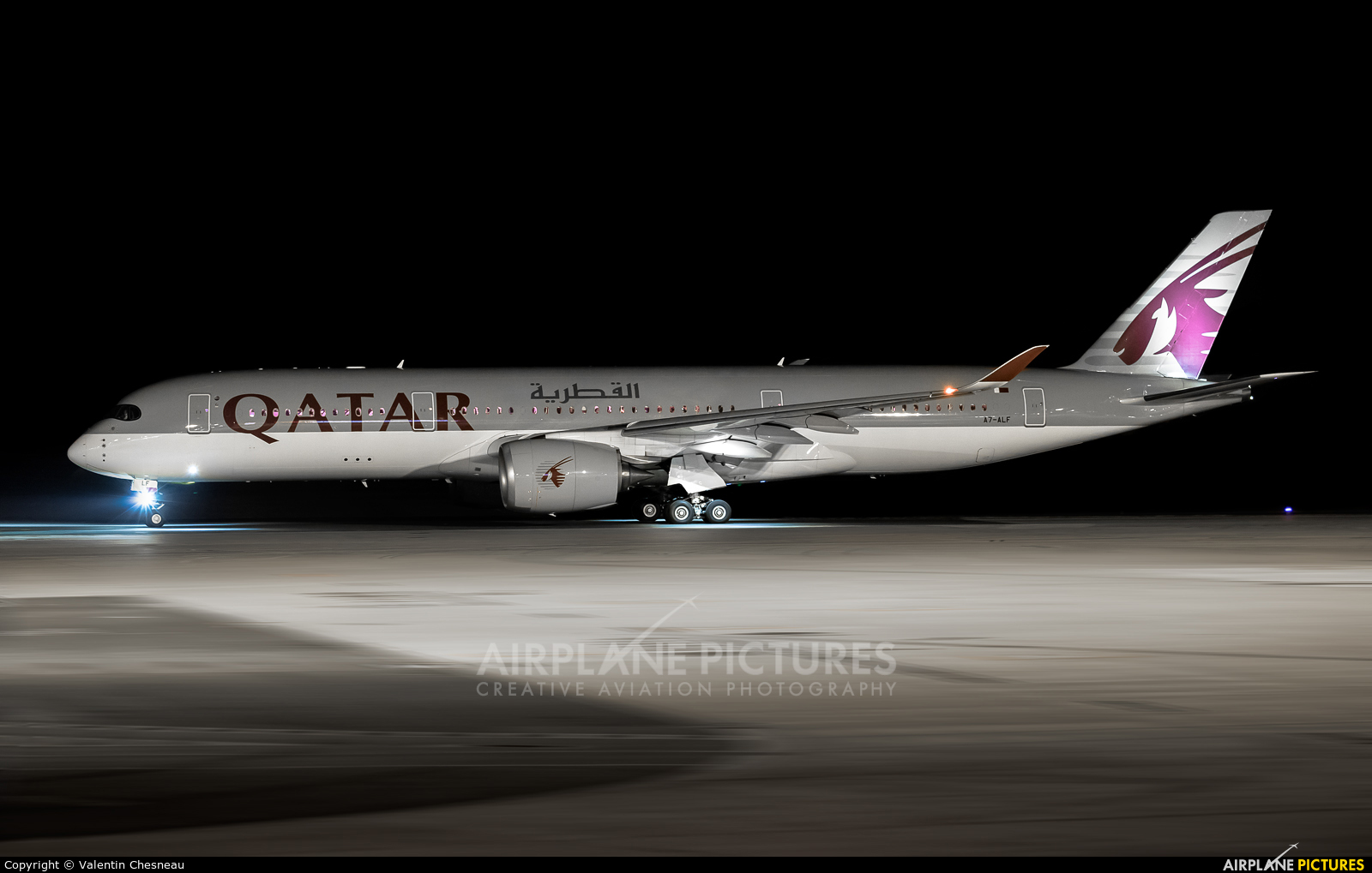 Qatar Airways A7-ALF aircraft at Paris - Charles de Gaulle