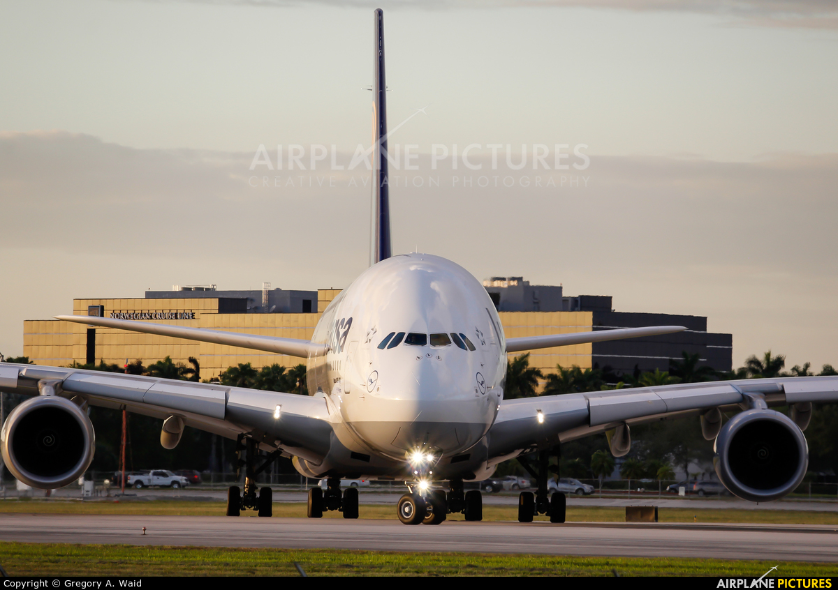 Lufthansa D-AIMC aircraft at Miami Intl