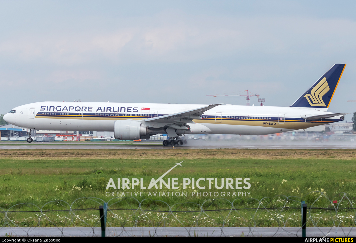 Singapore Airlines 9V-SWQ aircraft at Moscow - Domodedovo