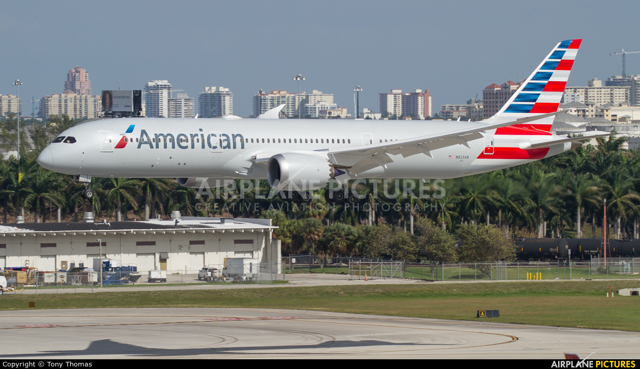 American Airlines N823AN aircraft at Fort Lauderdale - Hollywood Intl