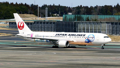 JA610J - JAL - Japan Airlines Boeing 767-300ER