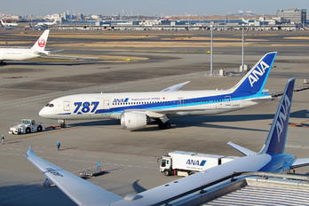 JA815A - ANA - All Nippon Airways Boeing 787-8 Dreamliner