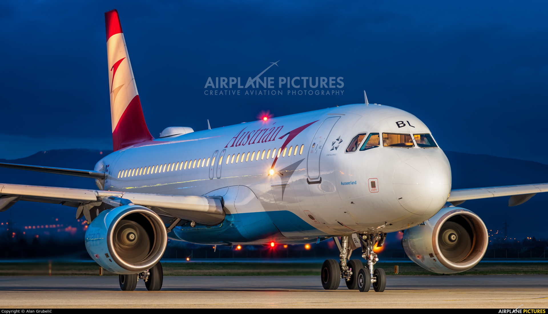 Austrian Airlines/Arrows/Tyrolean OE-LBL aircraft at Zagreb