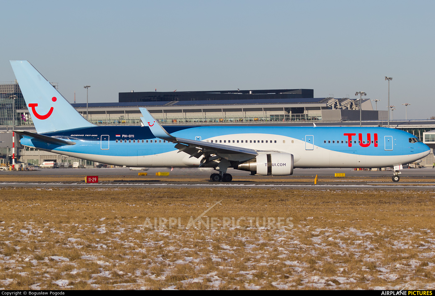 TUI Airlines Netherlands PH-OYI aircraft at Warsaw - Frederic Chopin