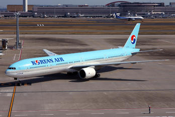 HL7532 - Korean Air Boeing 777-300
