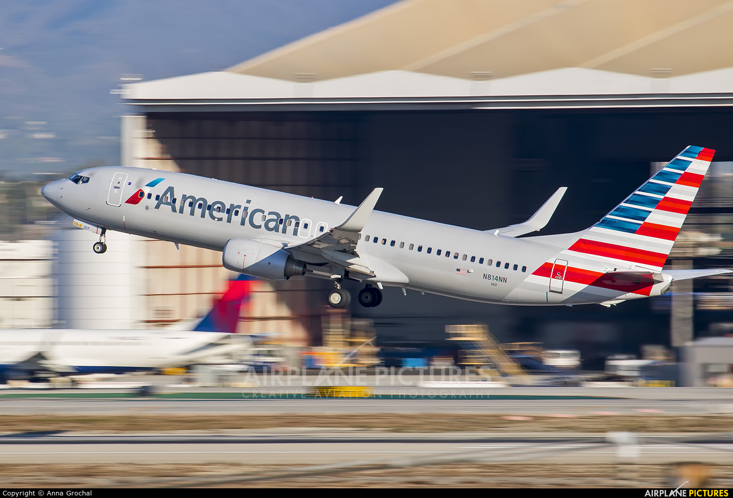 American Airlines N814NN aircraft at Los Angeles Intl
