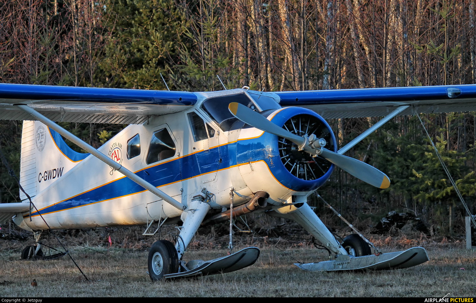 Tsayta Air C-GWDW aircraft at Campbell River Airport