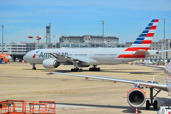 N768AA - American Airlines Boeing 777-200ER