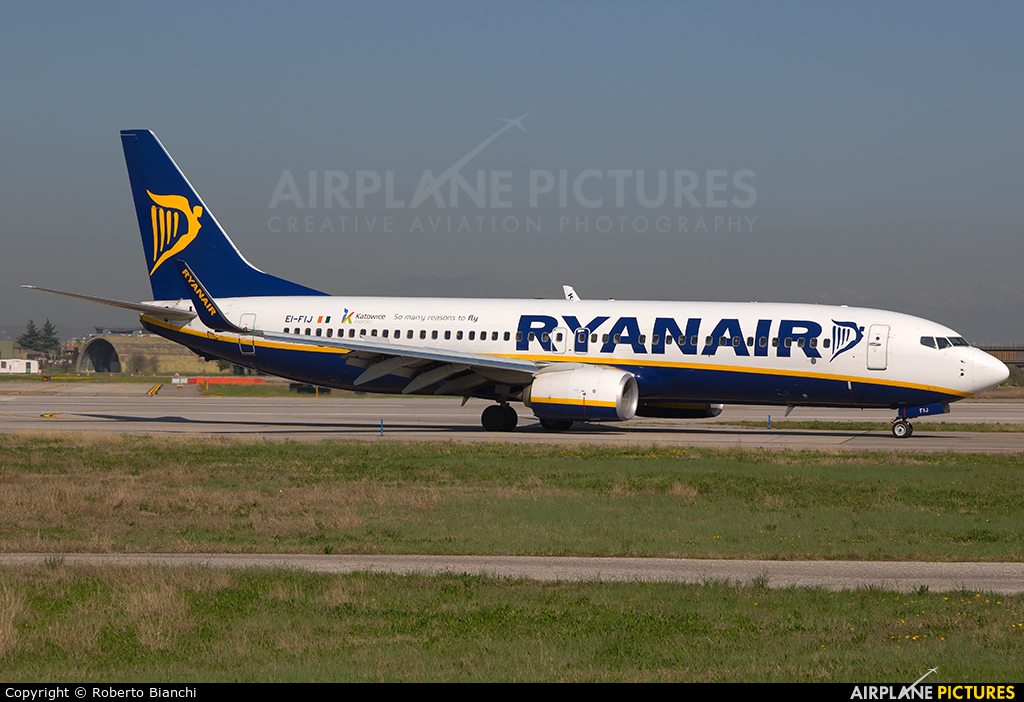Ryanair EI-FIJ aircraft at Verona - Villafranca