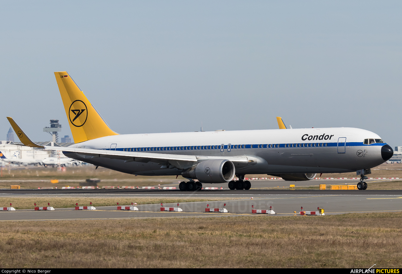 Condor D-ABUM aircraft at Frankfurt