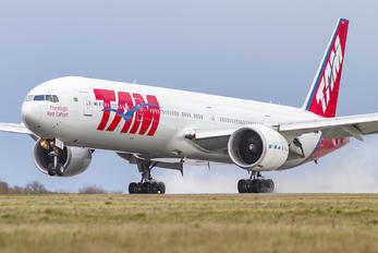 PT-MUG - TAM Boeing 777-300ER