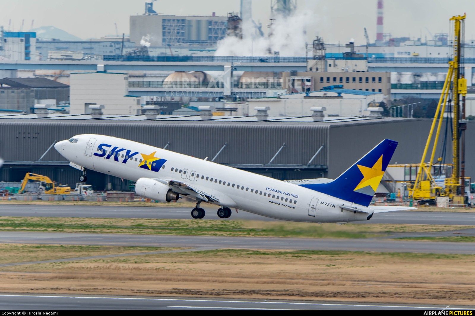 Skymark Airlines JA737N aircraft at Tokyo - Haneda Intl