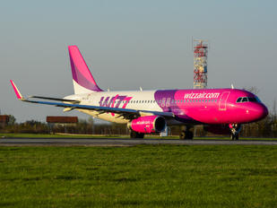 HA-LYB - Wizz Air Airbus A320