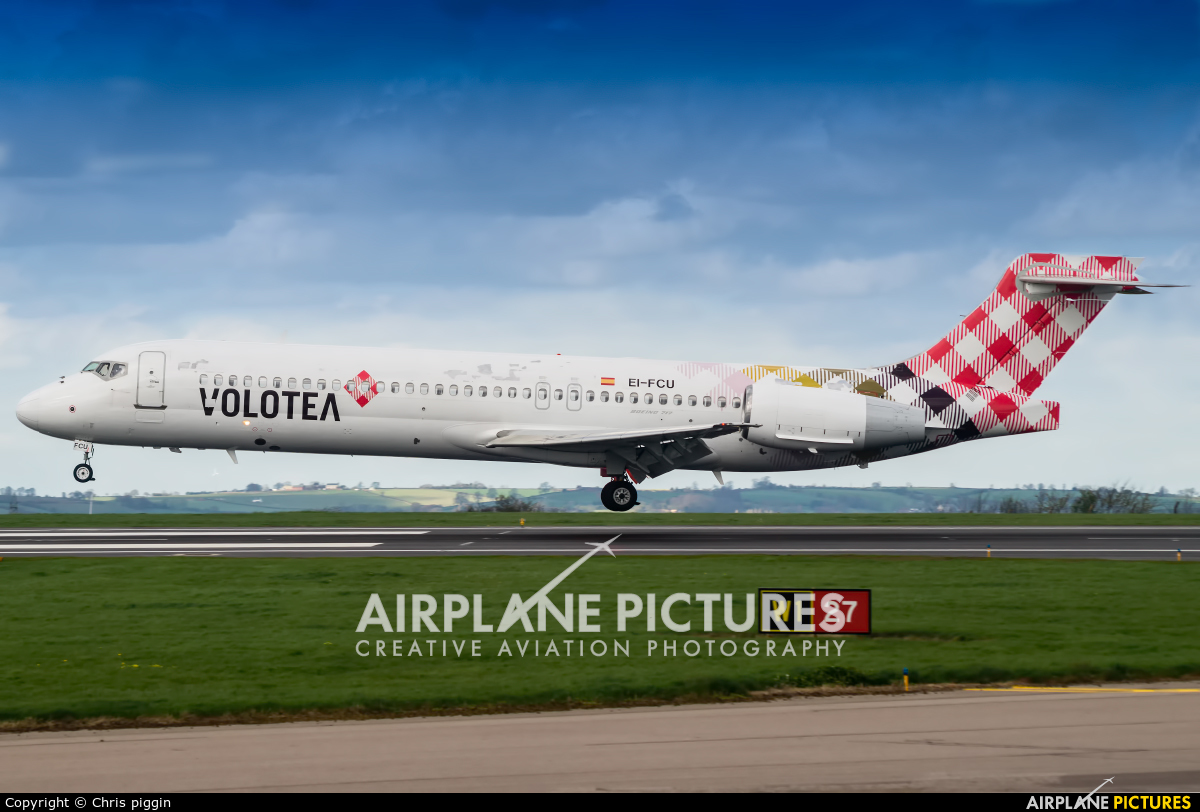 Volotea Airlines EI-FCU aircraft at East Midlands