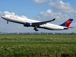 N829NW - Delta Air Lines Airbus A330-300