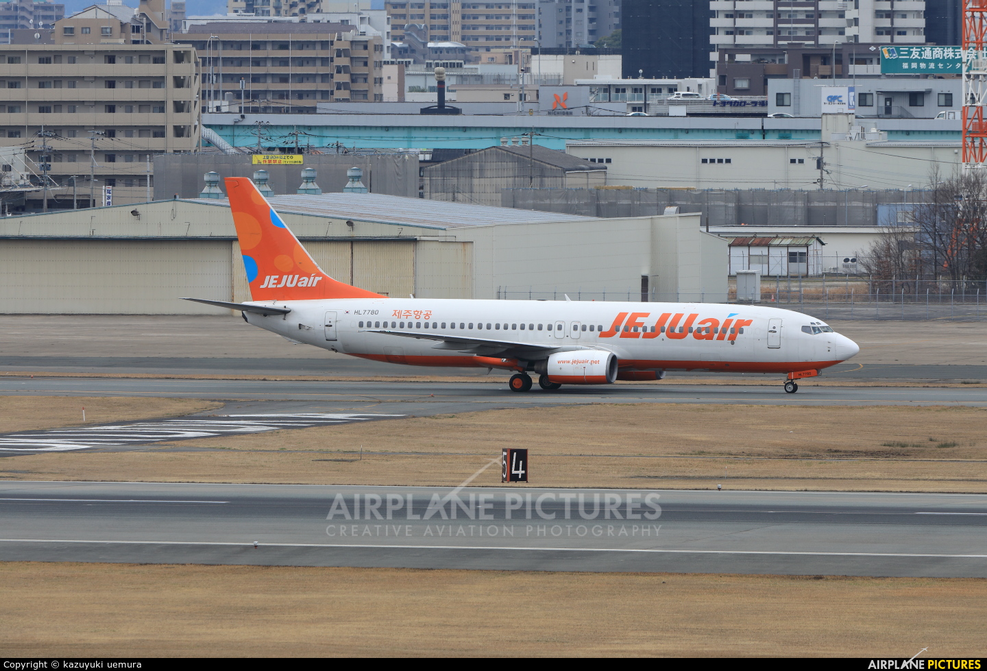 Jeju Air HL7780 aircraft at Fukuoka