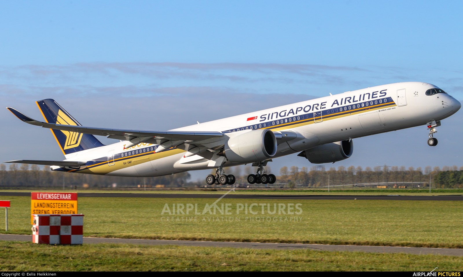 Singapore Airlines 9V-SMF aircraft at Amsterdam - Schiphol