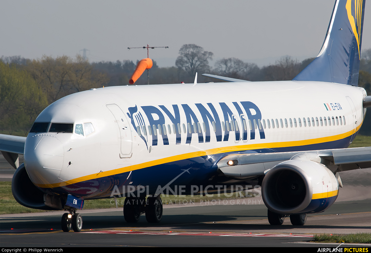 Ryanair EI-EVA aircraft at Manchester