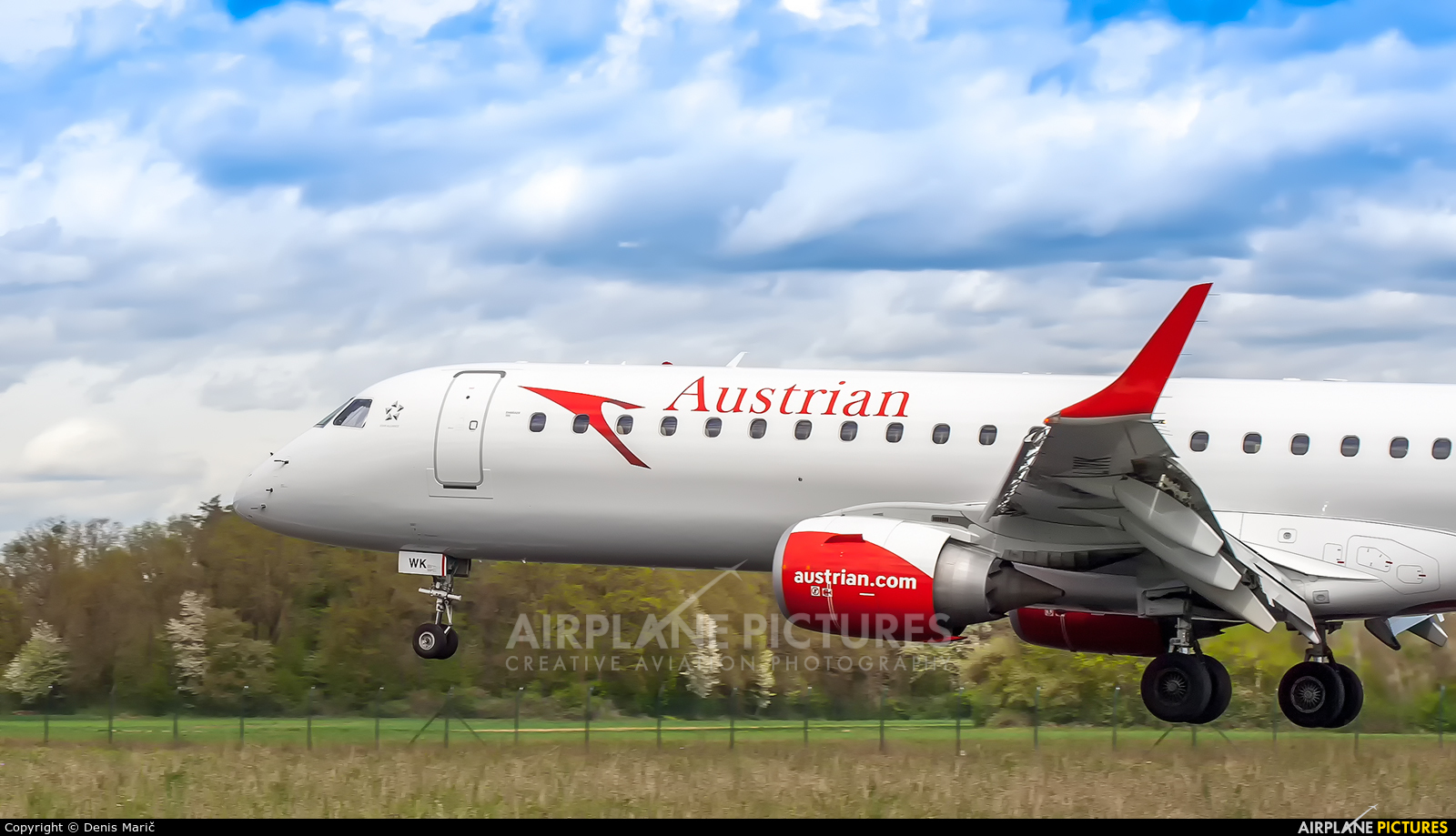 Austrian Airlines/Arrows/Tyrolean OE-LWK aircraft at Maribor