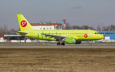 VQ-BQW - S7 Airlines Airbus A319