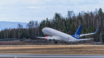 LN-RRG - SAS - Scandinavian Airlines Boeing 737-800
