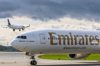A6-ENW - Emirates Airlines Boeing 777-300ER