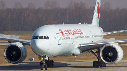 C-FIUA - Air Canada Boeing 777-200LR
