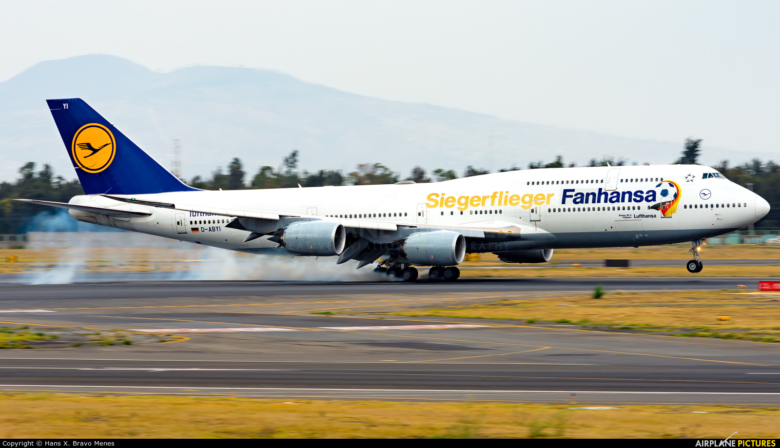 Lufthansa D-ABYI aircraft at Mexico City - Licenciado Benito Juarez Intl