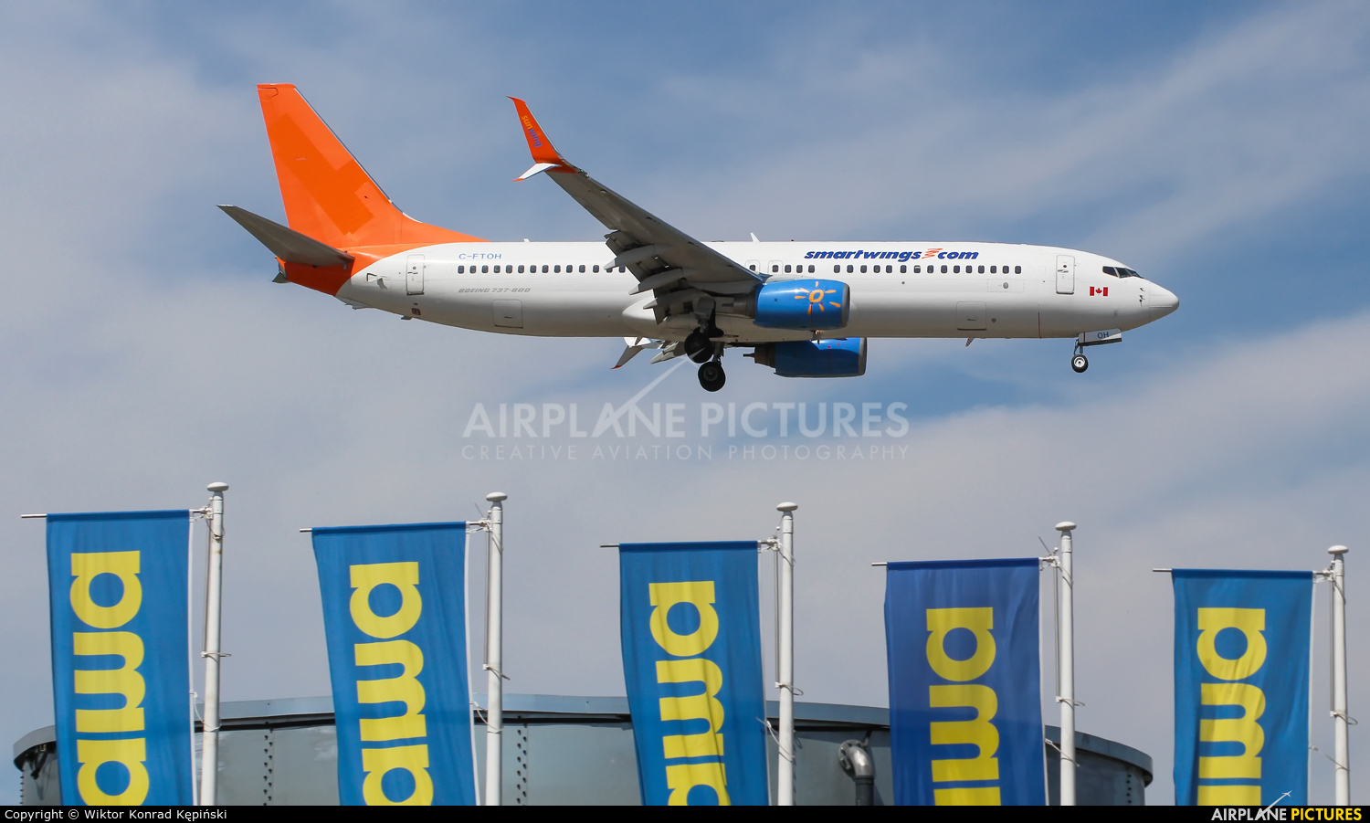 Sunwing Airlines C-FTOH aircraft at Warsaw - Frederic Chopin