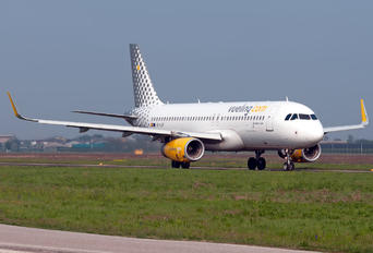 EC-LZF - Vueling Airlines Airbus A320