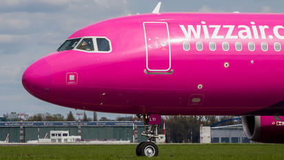 HA-LYI - Wizz Air Airbus A320