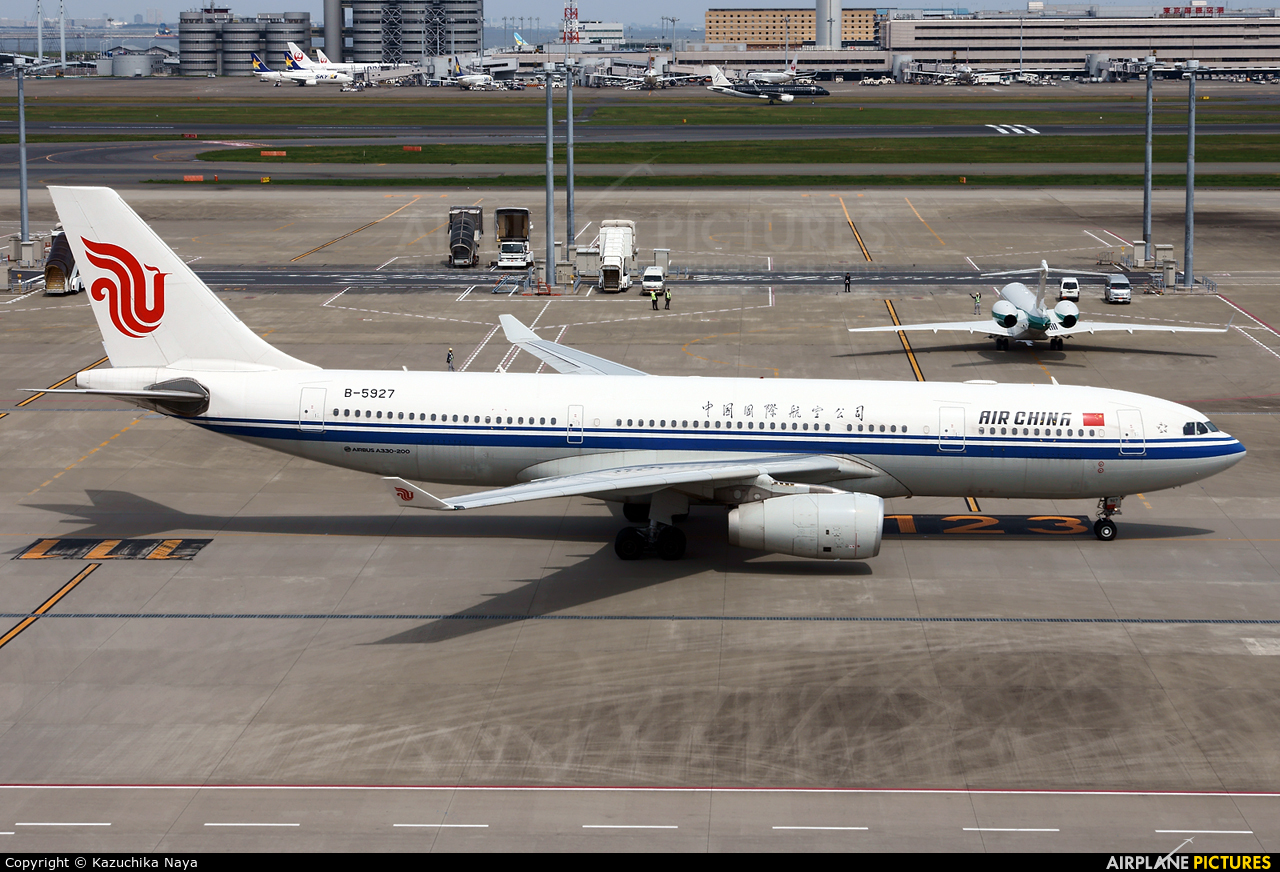 Air China B-5927 aircraft at Tokyo - Haneda Intl