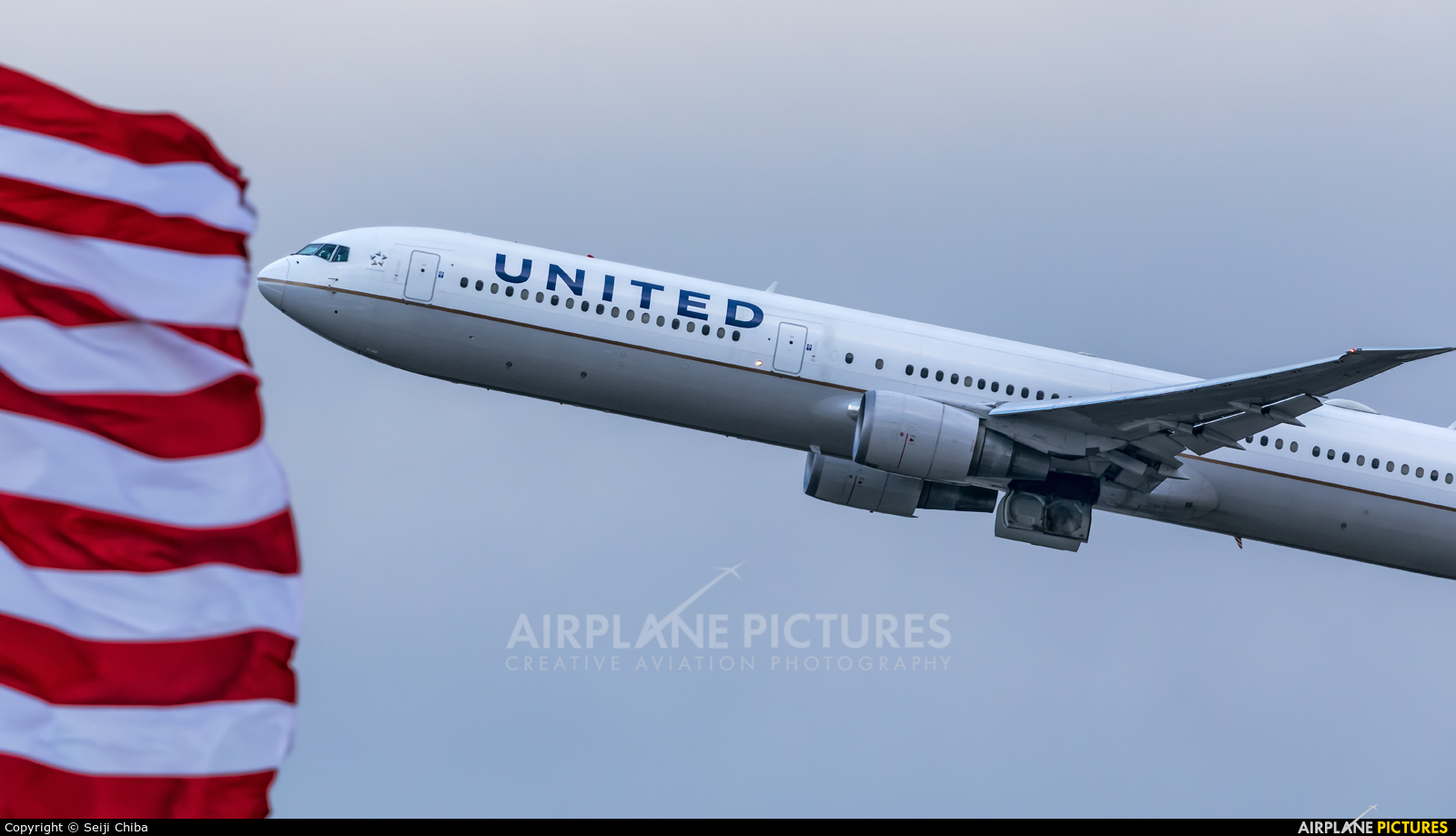 United Airlines N77066 aircraft at Washington - Dulles Intl