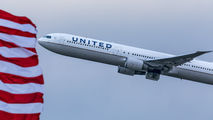 N77066 - United Airlines Boeing 767-400ER aircraft