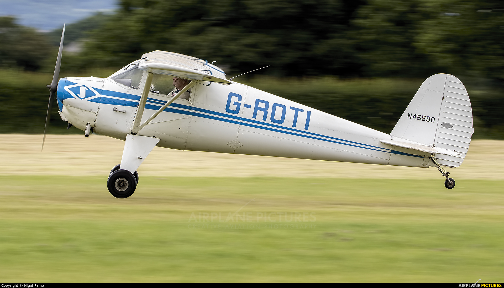 Private G-ROTI aircraft at Lashenden / Headcorn
