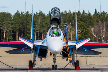 32 - Russia - Air Force "Russian Knights" Sukhoi Su-30SM