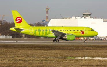 VP-BTW - S7 Airlines Airbus A319
