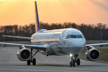 D-AIRU - Lufthansa Airbus A321