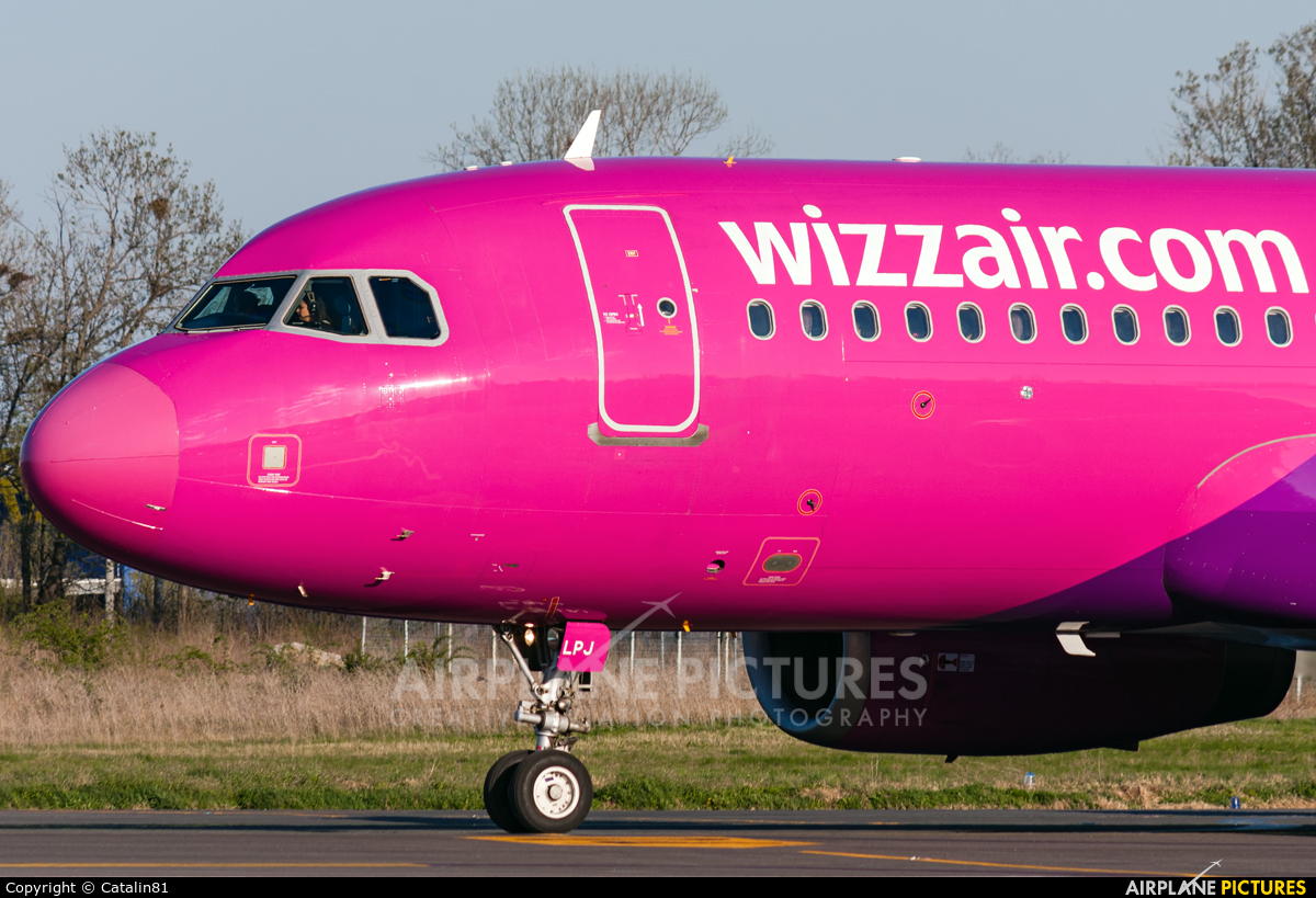 Wizz Air HA-LWJ aircraft at Craiova