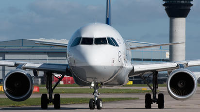 D-AIUM - Lufthansa Airbus A320