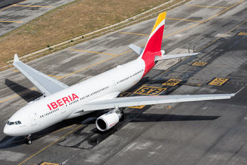EC-MKJ - Iberia Airbus A330-200