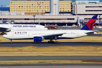 N864DA - Delta Air Lines Boeing 777-200ER