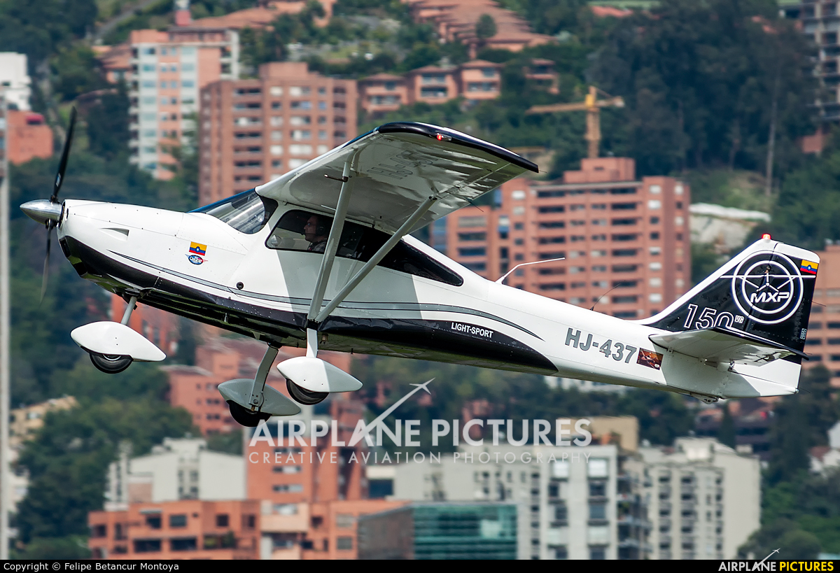 Private HJ-437 aircraft at Medellin - Olaya Herrera