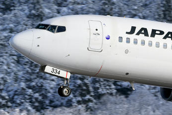 JA334J - JAL - Japan Airlines Boeing 737-800